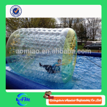 Water park toys pvc y tpu inflatable water roller para la venta